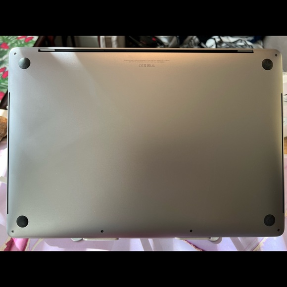 Nearly new Apple MacBook Pro - Picture 4 of 6